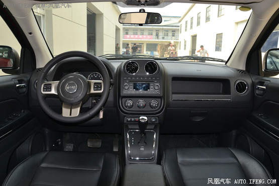 2013款 Jeep指南者 2.4L 四驱都市版