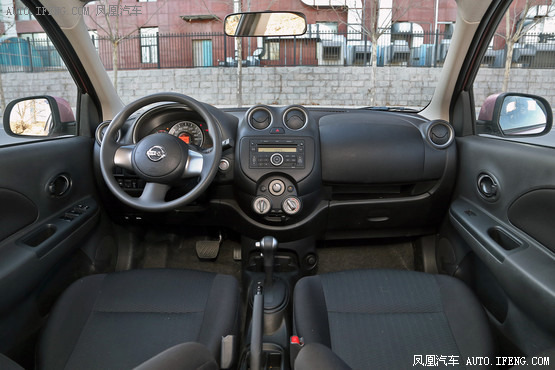 2015款 日产玛驰 1.5L 自动易智版