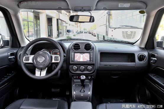 2014款 Jeep自由客 2.4L 豪华导航版