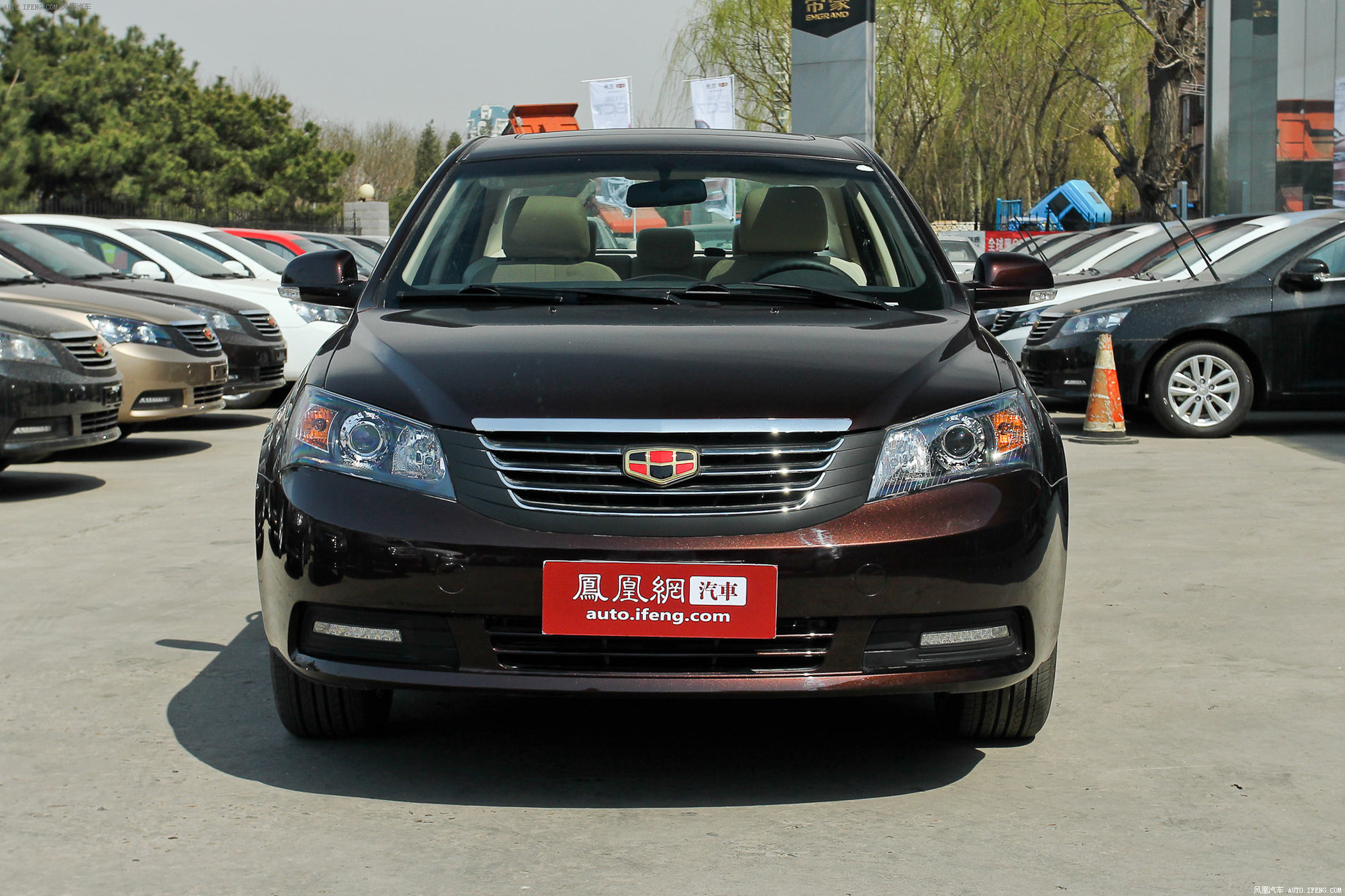 8l 手动尊贵型图片 吉利帝豪_汽车图库_凤凰汽车_1706907