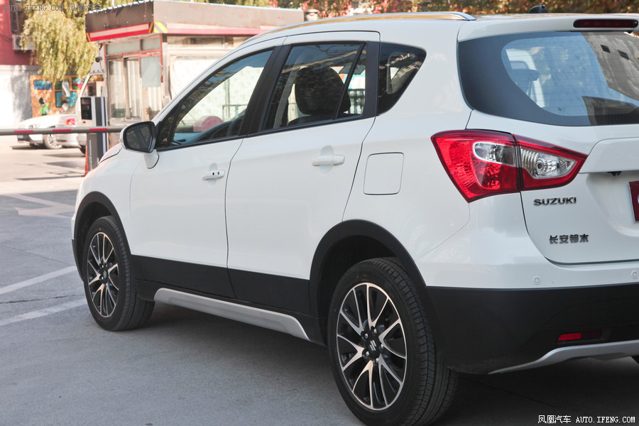 6l cvt四驱尊贵型图片 铃木_汽车图库_凤凰汽车